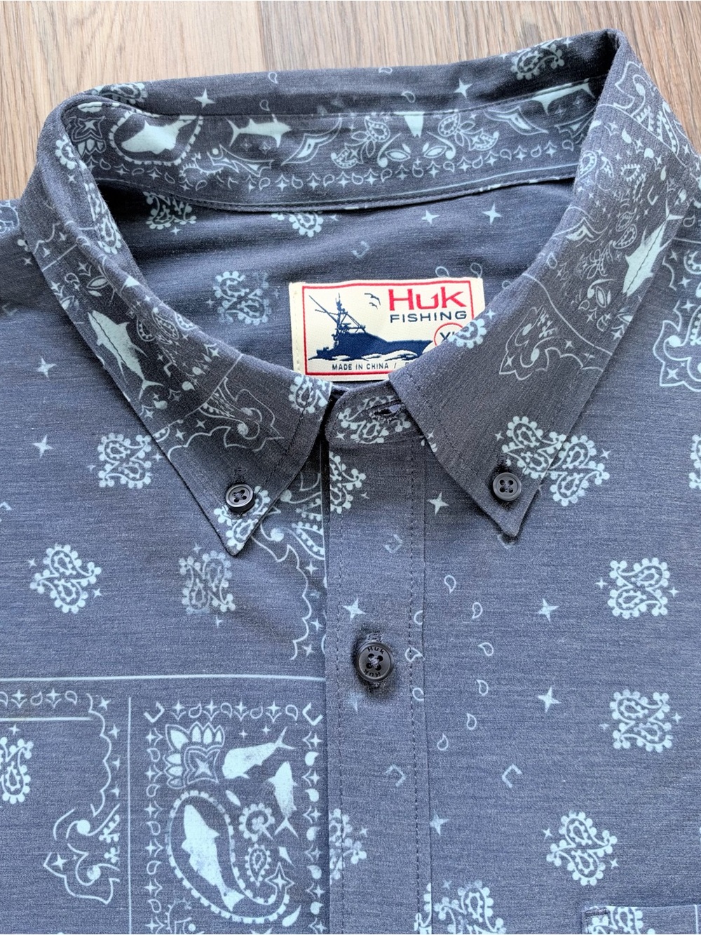 Huk Kona Shirt Men XL Blue Bandana Fish Paisley Short Sleeve Fishing Performance